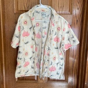 🦋2 for $10🦋 Floral Short Sleeve Button Down Shirt